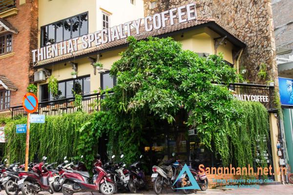 Sang nhượng quán cafe không gian máy lạnh, nằm mặt tiền đường Nguyễn Văn Thủ, phường Đa Kao, quận 1.