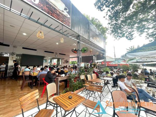 Sang quán cafe