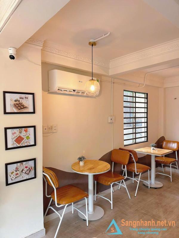 Sang quán cafe
