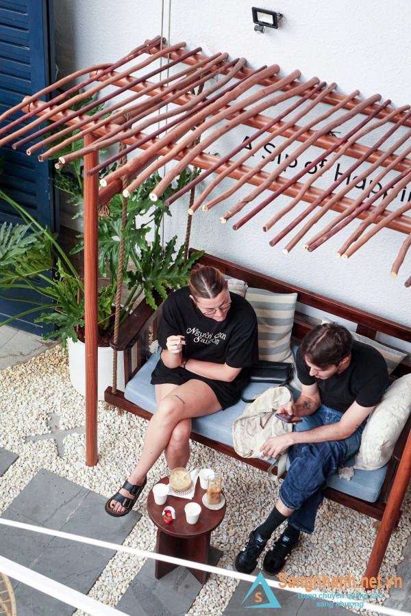 Sang quán cafe