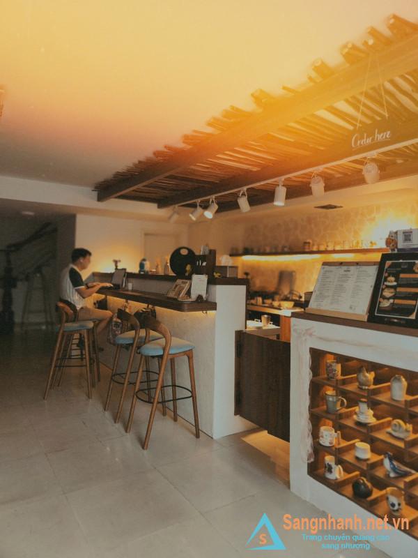 Sang quán cafe