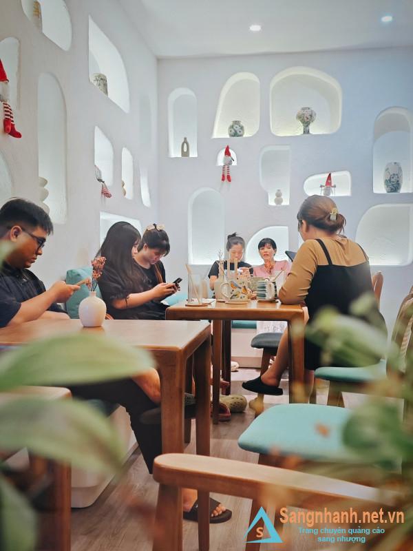Sang quán cafe