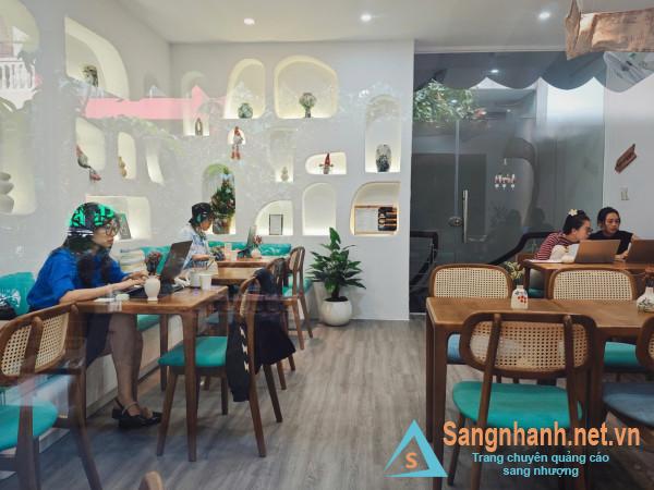 Sang quán cafe