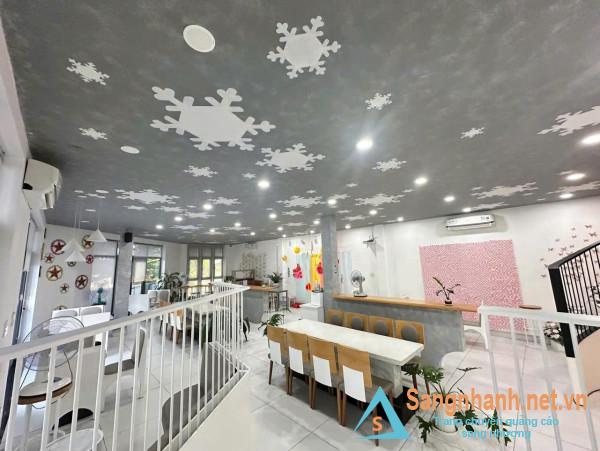 Sang quán cafe
